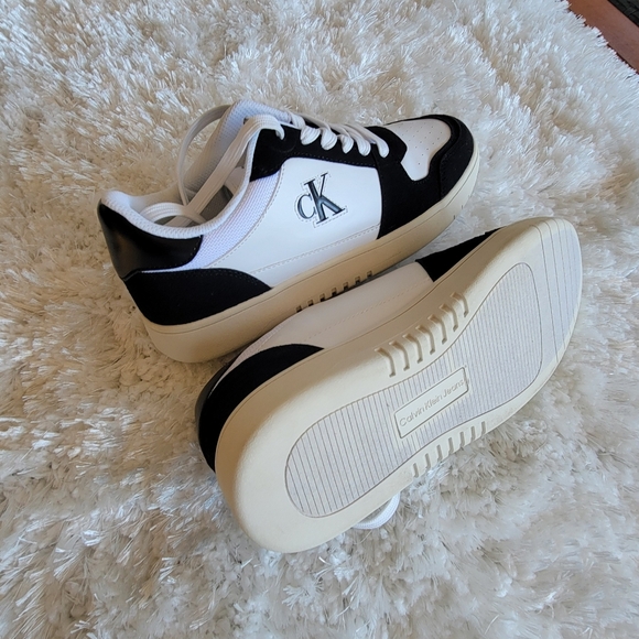 Calvin Klein Women Black and White Sneakers - Picture 4 of 10